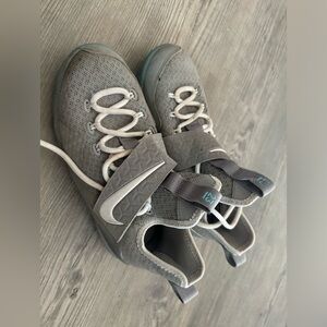 Nike LeBron James 14 Mag Size 5Y
